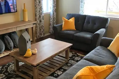 Image de Maison propre, confortable et pratique de trois chambres