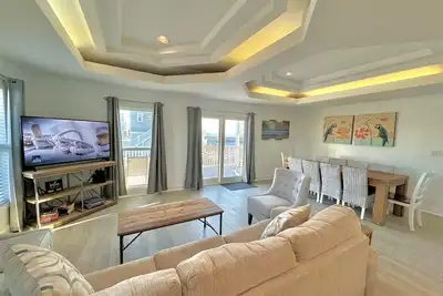 Image de Beachside Cottage 4bd / 3. 5 salles de bain Aucune rue à traverser Vues directes sur le golfe