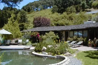 Image de Retraite paisible et sereine de Carmel Valley avec piscine et bain à remous