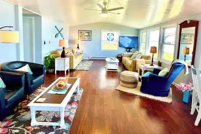 Image de Black Lake 4-Season Beachfront