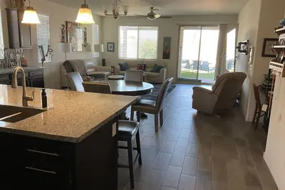 Image de Enfant, Handicapable, Senior friendly Nouveau 4 chambres, près de Sun City, Stades