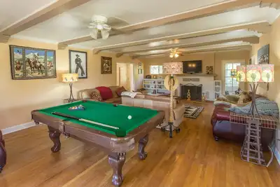 Image de Jacuzzi! ! Table De Billard! ! Sentiers De RANDONNÉE - Agreable Ferme De Campagne En Julien