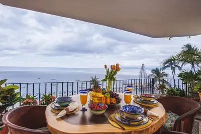 Image de Luxe Oceanfront Condo surplombant la baie de Banderas - La Palapa 604
