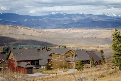 Image de Ski in / out @ Caribou Cabin Une retraite familiale avec une vue imprenable