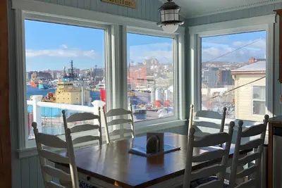 Image de Cliffside Cottage With Ocean, Harbour, City et Cliffside Views
