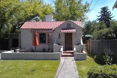 Image de Bungalow du centre-ville, cuisine gastronomique, 2br / 1. 5ba