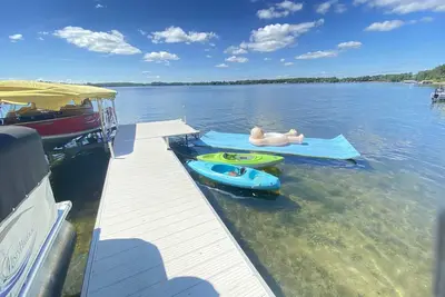 Image de Belle maison de lac sur l'un des lacs les plus propres et les plus clairs avec une grande pêche.
