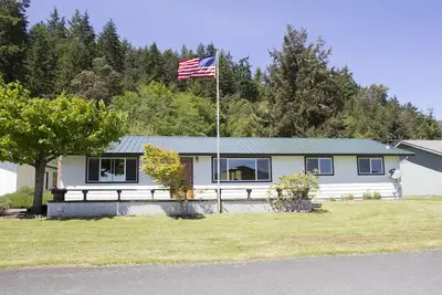Image de Vue sur l'océan et la montagne, grand plan d'étage ouvert, famille, enfants et animaux acceptés