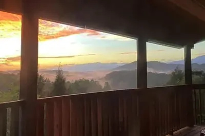 Image de Cottage confortable - vue sur la montagne / bain à remous / WiFi / moto