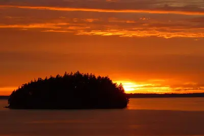 Image de Waterfront romantique Chuckanut Bay Cottage avec plage