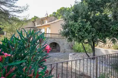 Image de Maison En Pierre De 260 M2 Entre Aix-En-Provence Et Luberon, Piscine Naturelle