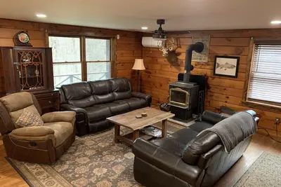 Image de Log Cabin sur 63 acres: à quelques minutes de la zone de la mouche inférieure de Salmon River et des sentiers de Vtt