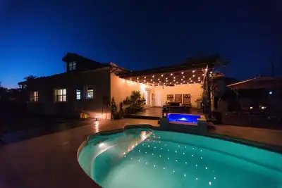 Image de Fun Family Home! * Piscine privée, à pied de la plage *