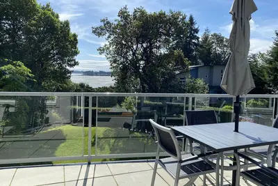 Image de Waterfront Parksville 2 chambres, 2 salles de bain à Tanglewood