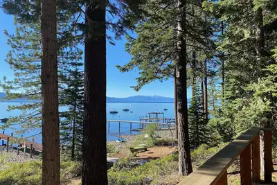 Image de Classique Lakefront Tahoe cabine!