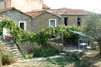 Image de A Charming, Maison historique Village avec piscine, près de la mer avec une vue imprenable
