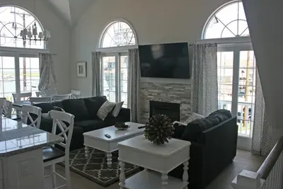 Image de Stone Harbour avec vue sur l'eau! 1 pâté de maisons du centre-ville (côté nord)