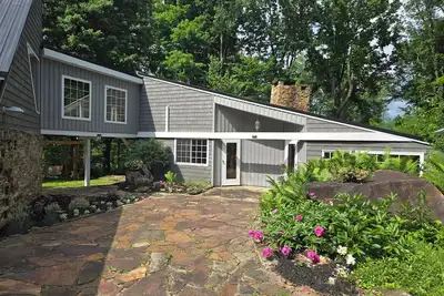 Image de Les architectes rêvent, 1 mile de la chute d'eau et de la rivière, privé avec le campement