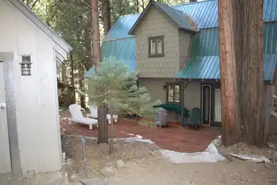 Image de Clover Cabin dans la forêt nationale de Sequoia, pas près du parc national