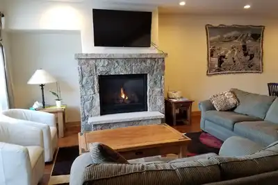 Image de Nouveau Alders 3 Bdr plus Loft Townhome
