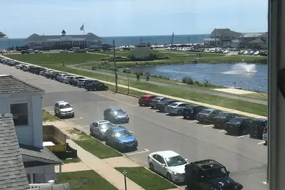 Image de Location spacieuse et rénovée de 3 chambres sur le lac Silver - À quelques pas de la plage