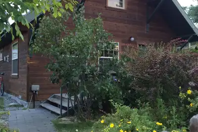 Image de Confortable maison de trois chambres dans une petite ville située à proximité de toutes les activités de loisirs!