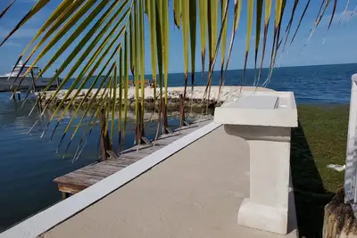 Image de Vues impressionnantes d'horizon de chaque pièce, quai protégé de bateau, grand voisinage! !