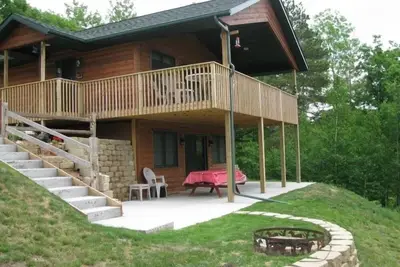 Image de 'Pinecone Retreat' Réservez votre Fun Now! Araignée Lake Resort