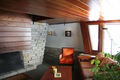 Image de Clarance Gonstead Guest Cottage, cyprès de pierre Stone & Tide de style prairie