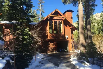 Image de Chalet de ski de luxe Alpine Meadows-Bear Creek / Squaw Valley avec bain à remous et garage