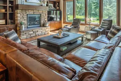 Image de Custom 3 400 pieds carrés est une maison idéale pour les réunions de famille et / ou d'amis!