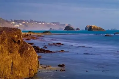 Image de Rainbow Rock Ocean Front avec de superbes vues sur le sud: propre et contemporain!