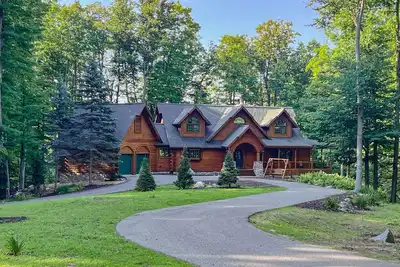 Image de Hiver-Été-Wonderland! Luxury Log Home Shanty Creek Resort