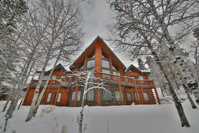 Image de 5br Luxury Mountain Home Sleeps 10-15: grand bain à remous, 3 espaces de vie