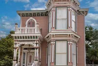 Image de 1876 Charmante maison victorienne dans le célèbre quartier historique de Savannah
