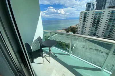 Image de 1/1 face à la mer, directement sur la plage, Hollywood Beach - Marées