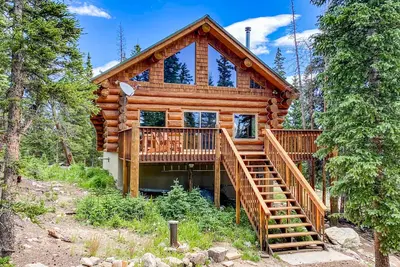 Image de Ptarmigan Lodge est une vraie cabane en rondins, confortable et offrant une vue imprenable - Une véritable expérience de montagne!