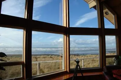 Image de Droit sur la plage! Spa, Animaux domestiques, Cheminée, WiFi, Best of Nw Escapes!