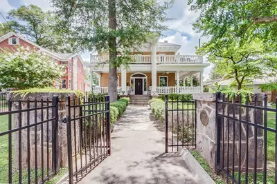 Image de Incroyable 4 chambres à coucher Virginia Highlands Estate à deux pas des bars et restaurants