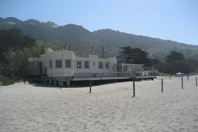 Image de Front de mer / Beach Front Castle House à Stinson Beach