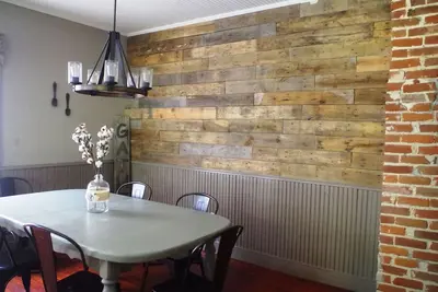 Image de Belle historique 3 chambres 3 salles de bain Guest House w vieille cave à vin en pierre! !