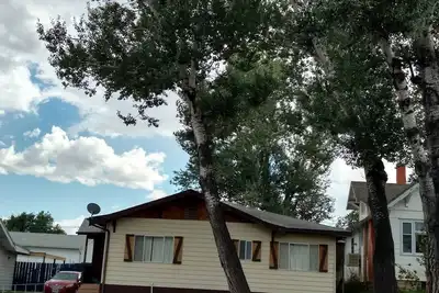 Image de Maison confortable Ă deux chambres dans un quartier magnifique
