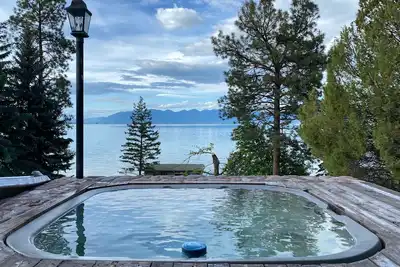Image de Bord de l'eau, beau lac Flathead, vues panoramiques!