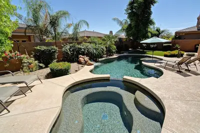 Image de Superbes trois suites complètes à Palm Valley avec piscine chauffée et spa