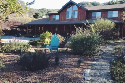 Image de Maison de ranch paisible de 4 chambres et 6 acres avec vue sur la montagne dans la belle Ojai