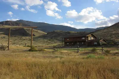 Image de Paisible maison en rondins près de Yellowstone