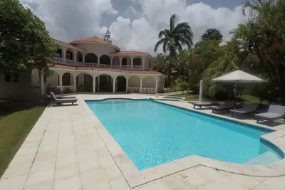 Image de Villa COURONNÉE De 5 Chambres - Vip 5 ÉTOILES Vip Tout Inclus