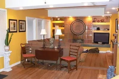 Image de Venez nous voir à Savannah! {Maison pour une famille de 10 ou Studio 1--2 personnes}