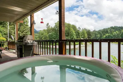 Image de Romantic Propriété Riverfront par Stevens Pass & Pet Friendly
