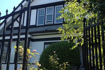 Image de Paisible, spacieuse suite 2 Br 2 blocs à l'océan à 3 min. conduire à Victoria